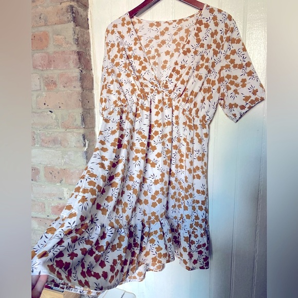 *3 for $20* SHEIN dress, floral print, v-neck, ruffled hem, size 0XL. - Picture 7 of 9